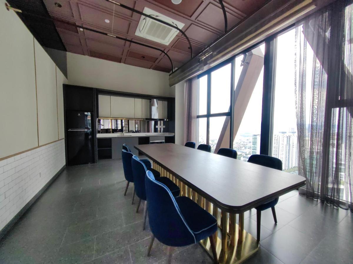 Scarletz Suites At Klcc By Veedu Hauz Kuala Lumpur Exterior photo